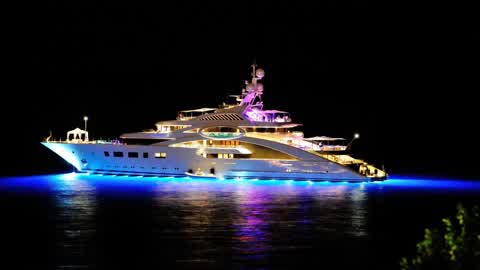 THE RAVE YACHT